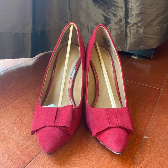 Apt 9 | Raspberry Red Pumps - Picture 3 of 4